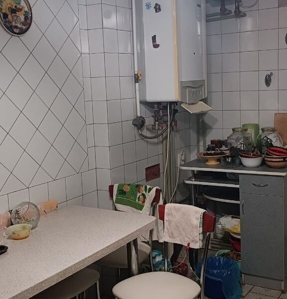 Просторий триповерховий будинок у центрі Гайсина